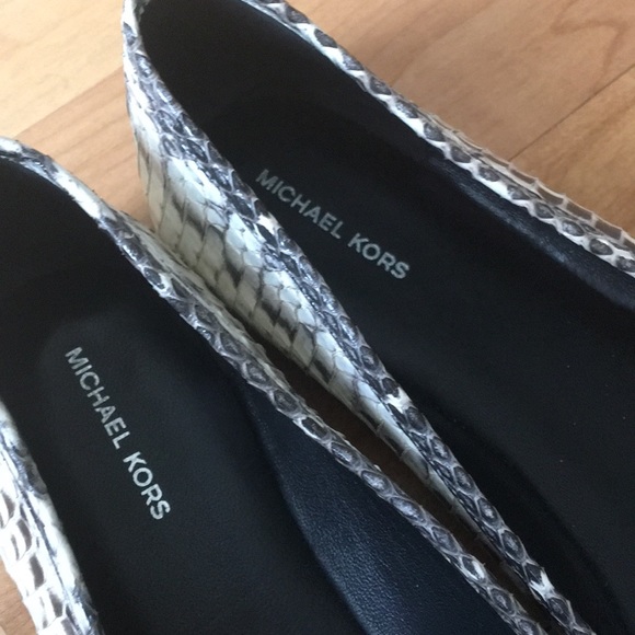 2017 Michael Kors flats - Picture 3 of 4